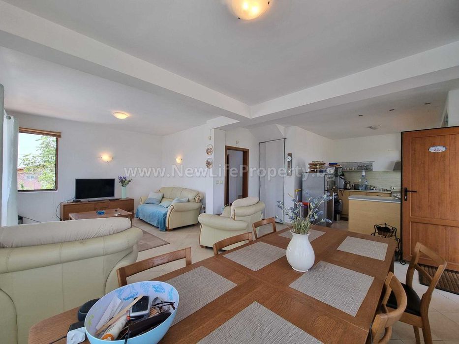 Двуетажна къща с басейн в п. Горица, об. Бургас