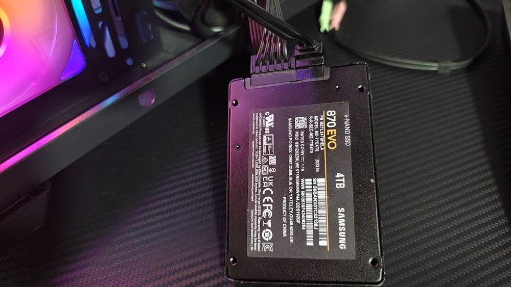 Ssd Samsung 870 EVO 4TB sata 2.5 
Format: 2.5" SATA