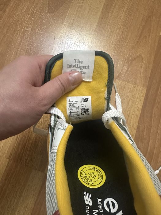 Продам кроссовки женские