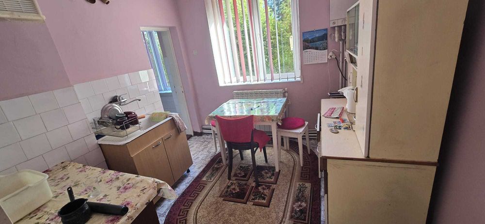 Apartament Petrila / Lonea , 2 beciuri/ camara