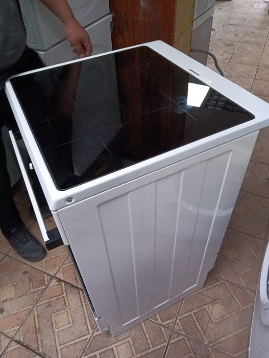 Свободно стояща печка с керамичен плот Gorenje 2 години гаранция!