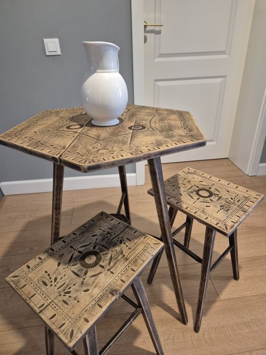 Superba masa saseasca, veche de zeci de ani, cu scaune