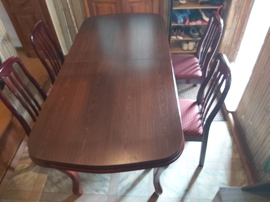 Стол в гостинную