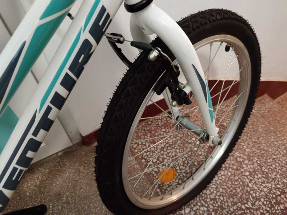 Bicicleta copii DHS roti 20 inch, Venture culoare alba. Noua nefolosita.