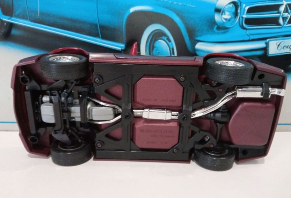 Mercedes Benz 500SL bburago scara 1:18

Scara 1:18

Thailanda

Po