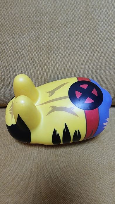 Kidrobot x Marvel Wolverine Labbit,  колекционерска винилова фигура, проектирана от художника Франк Козик.