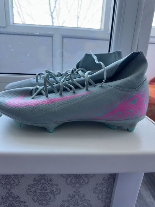 Продам бутсы новые