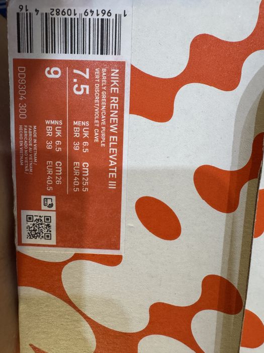 Vand adidasi Nike noi