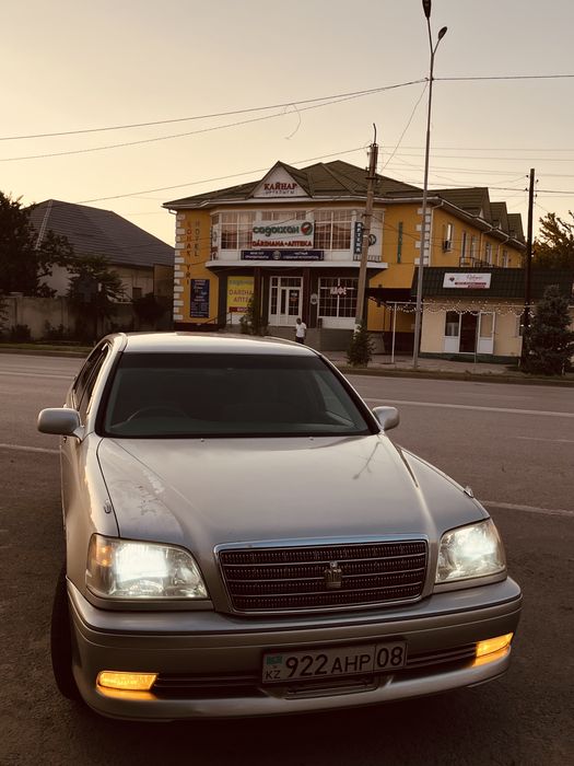 Toyota crown 2003год