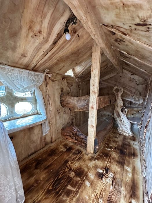 Casă locuibilă rustică disponibilă