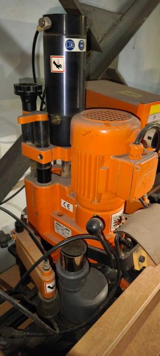 Мини преса BLUM за панти