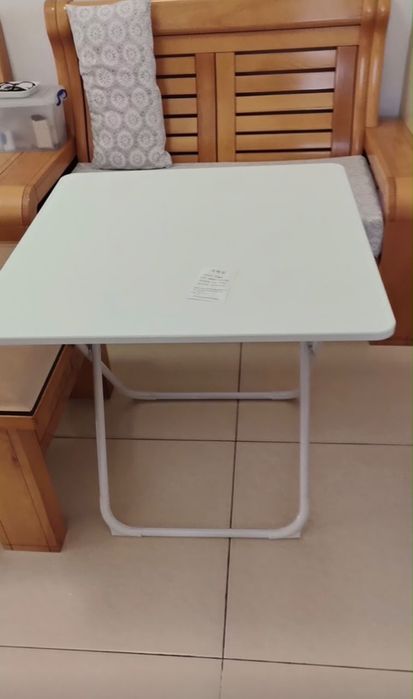 Белый склоднлй столик