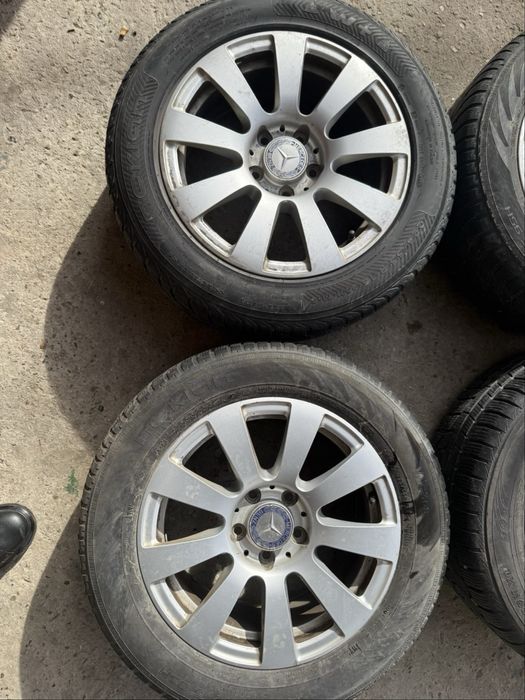 Продават се джанти с гуми за мерцедес W212.