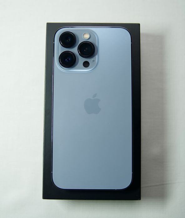 Apple iPhone 13 pro Sierra Blue cu accesorii