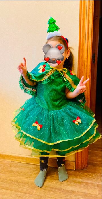 Продам новогодние костюмы для девочек