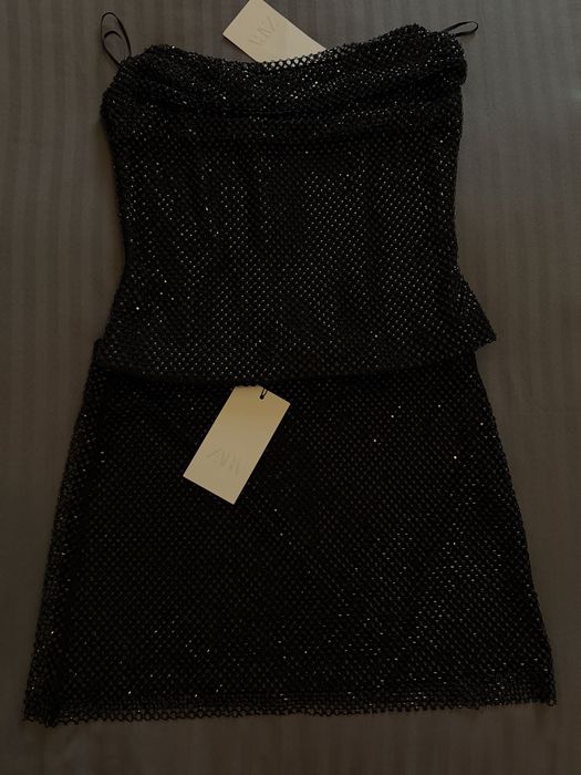 Пола с камъни Зара