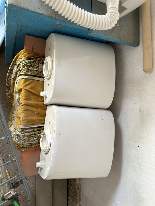 Унитаз 2шт. сатылады. 2 жыл қолданылған.