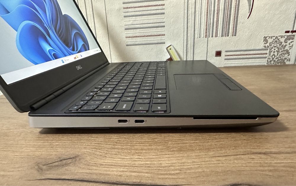 Dell Precision 7560 - intel Core i9-10885H/RAM 32Gb/SSD/Quadro T2000
