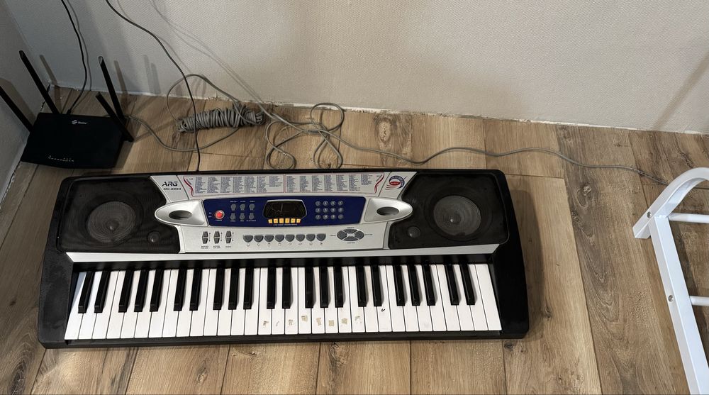 Синтезатор музыкальный