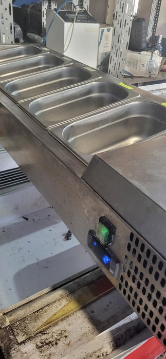 Хладилна витрина..саладета