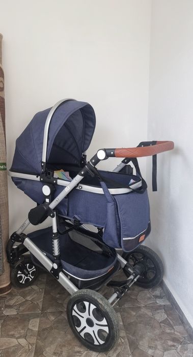Vand carucior  in stare buna