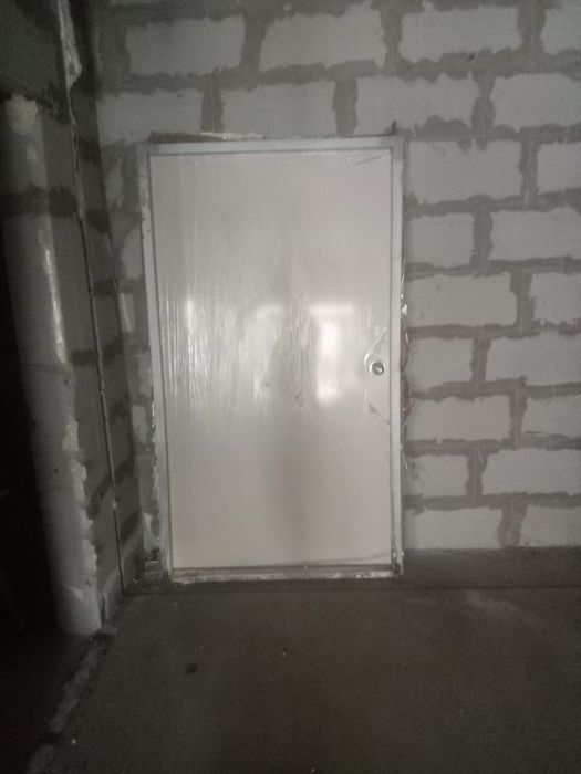 Продам Дверь железная Входная