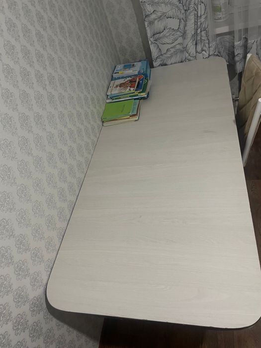 Кухонный уголок со столом