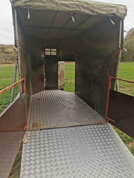 Remorcă transport animale 2000kg înmatriculată