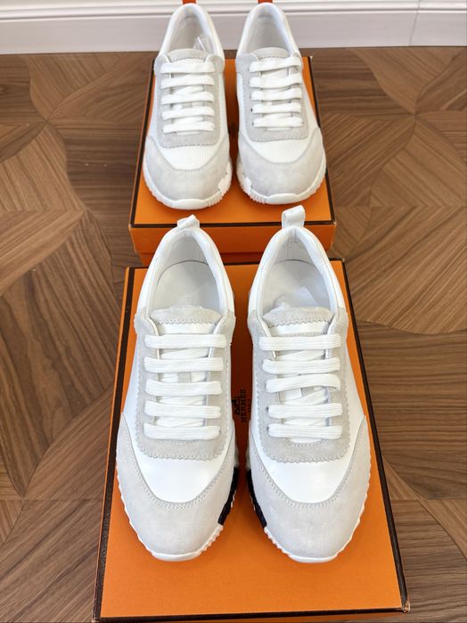 продается кроссовки со скидкой