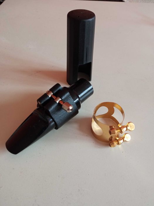 Гривни каишки мущук за тенор саксофон.