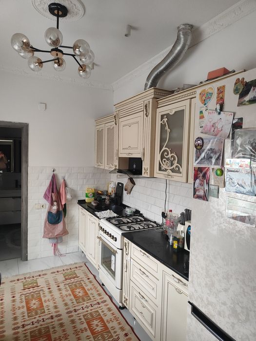 Продам два дома один двор.