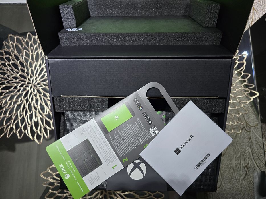 Xbox series X 1tb nou cu doua controllere