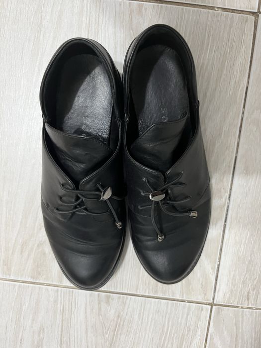 Продам ботинки женские