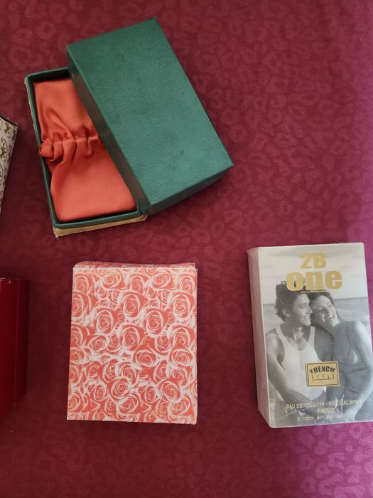 Коробки для подарков .