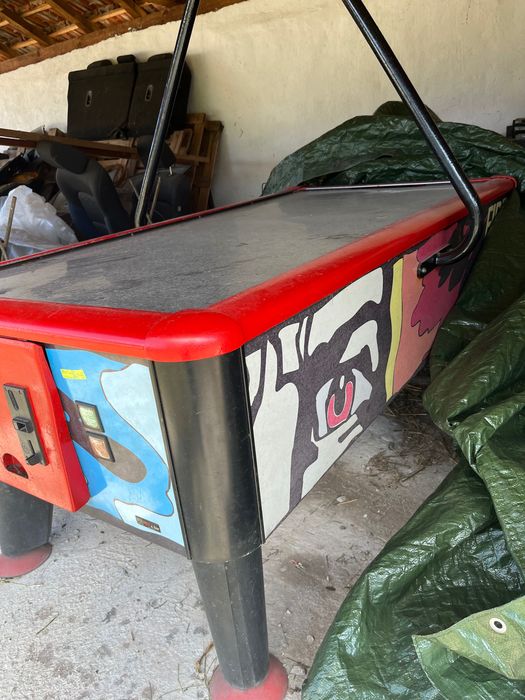 Въздушни хокеи-Голям и Малък