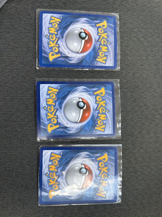 Pokemon карти оригинални