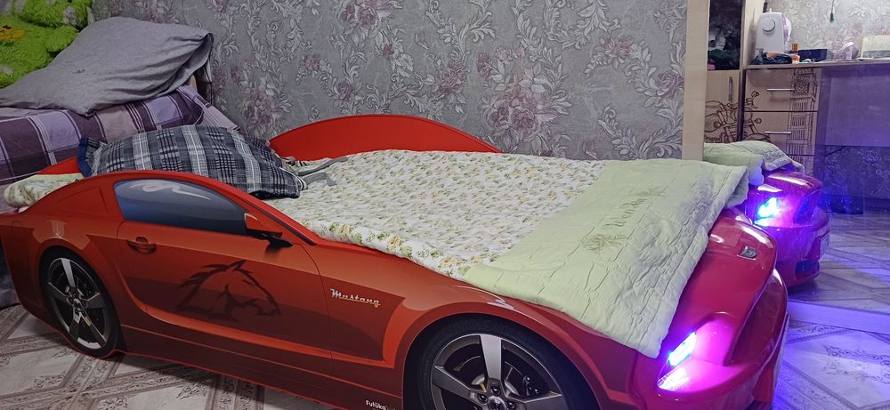 Продам детскую кровать- машинку