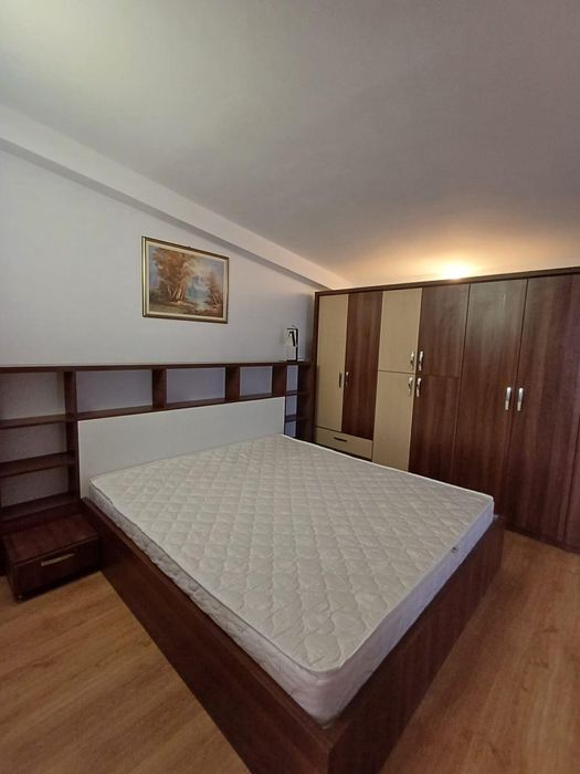Închiriez etaj vila 120mp,la 400m de rond pacurari