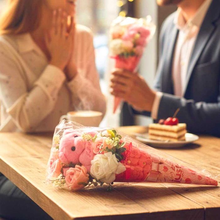 Плюшено мече с рози - подаръчен комплект