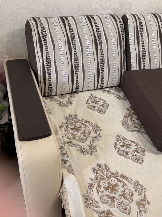 Продается диван длиной 2.80 м