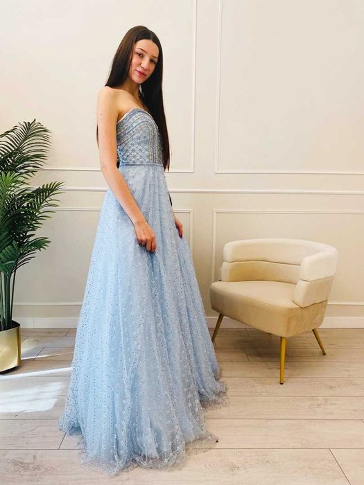 Бална рокля в небесно синьо, обсипана с мъниста, S размер