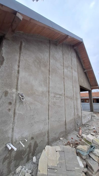 Realizăm tencuială mecanizată clasică și tencuială manuală