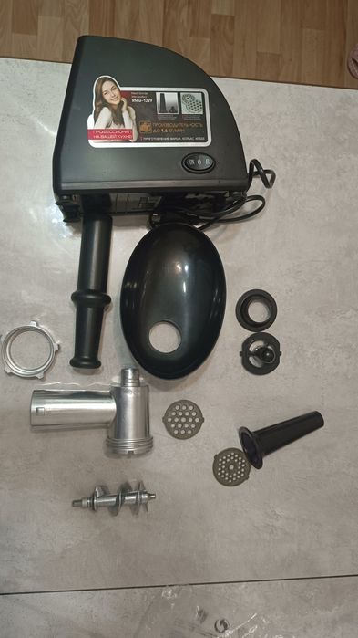 Мясорубка "Redmond"