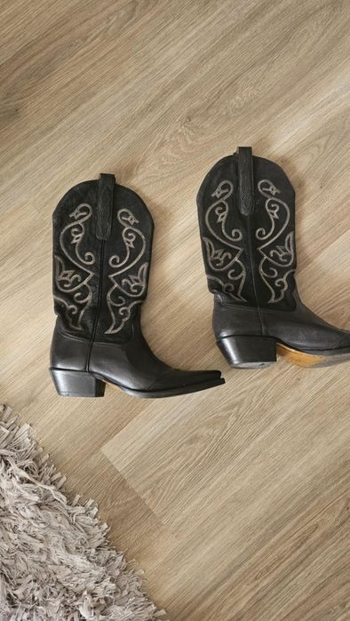 Каубойки ботуши естествена кожа и велур.
