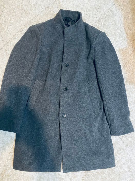 Ново стилно и елегантно италиянско мъжко палто .