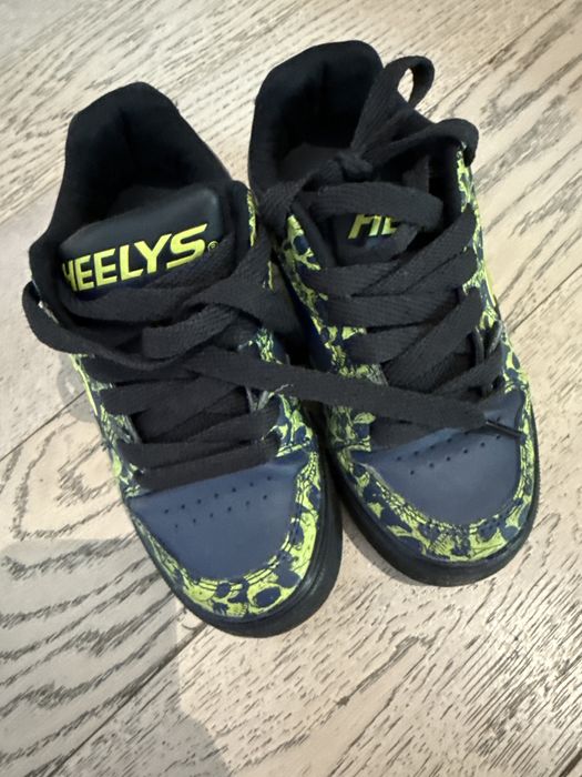 Роликовые кроссовки Heelys