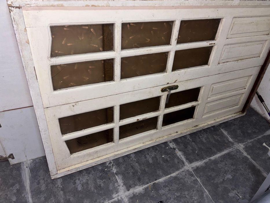 Дверь поодам с замком бу