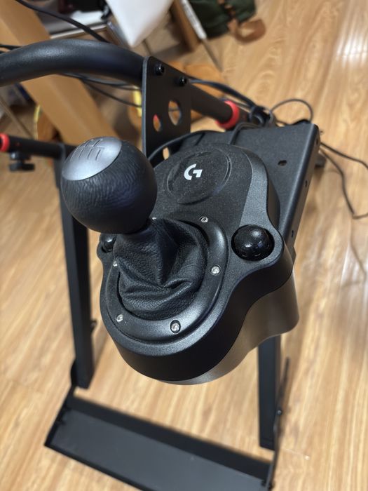 Logitech G923 Xbox + шифтър. Стойка отделно