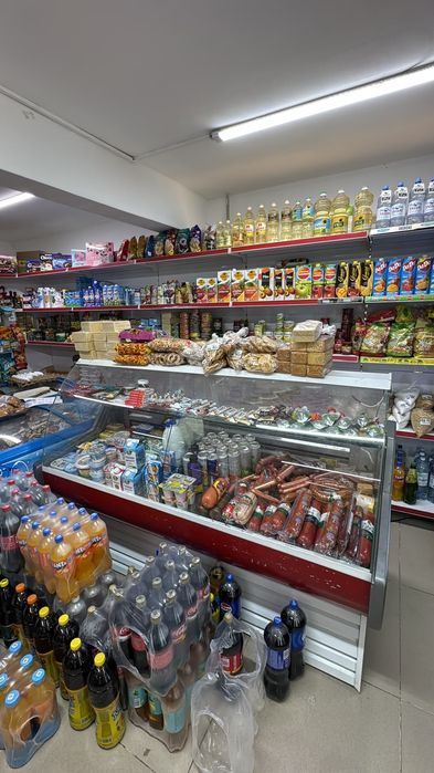 Продается витринный холодильник