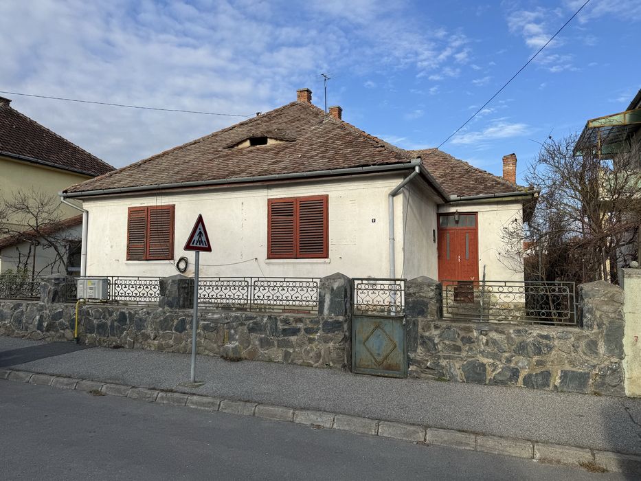 Casa individuala 180 mp utili ,teren 900 mp -zona Parcul  Sub Arini